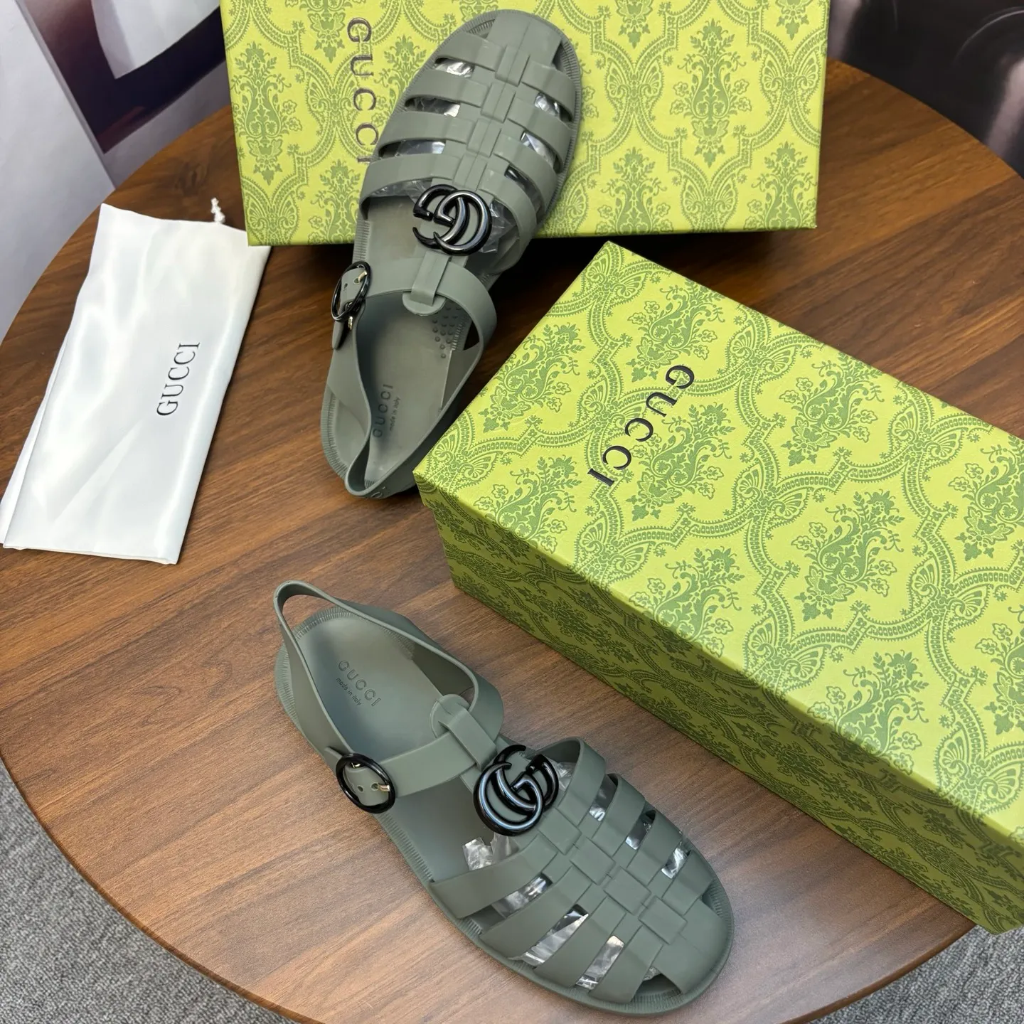Men's shoes 260💰 [Gucci] Counter quality, top-quality original goods, real photos! Original TPU material, fine workmanship, comfortable; genuine 1:1 replica Size: 36 ~ 46